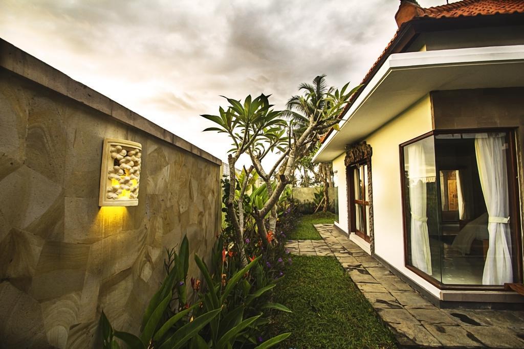 Ubud Lestari Villa Buitenkant foto